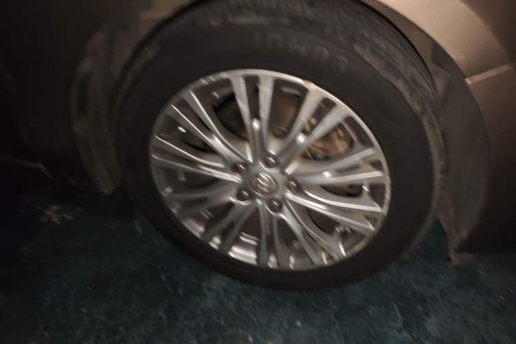 Used Buick GT 2017 15N Automatic Elite Version Right Front Wheel Hub