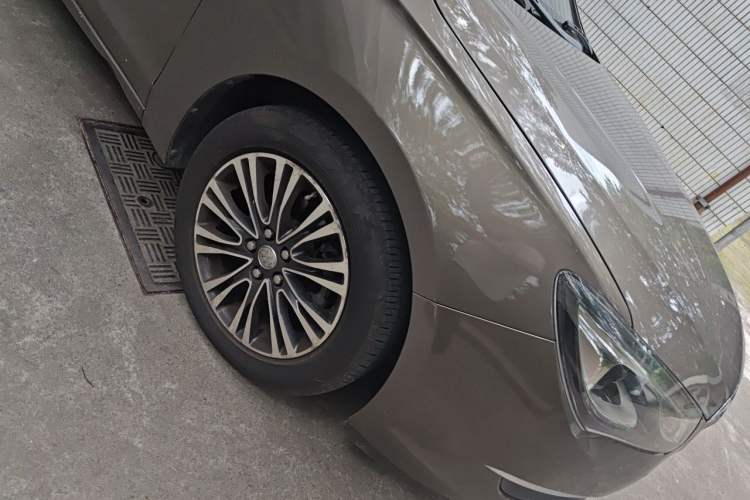 Used Buick GT 2017 15N Automatic Deluxe Edition Right Front Wheel Hub