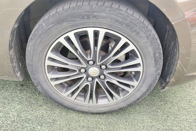 Used Buick GT 2017 15N Automatic Deluxe Edition Right Front Wheel Hub