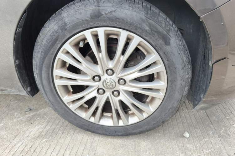Used Buick GT 2017 15N Manual Elite Version Right Front Wheel Hub