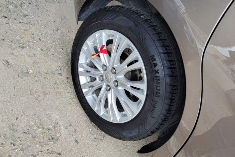 Used Buick GT 2017 15N Automatic Elite Version Right Rear Wheel Hub