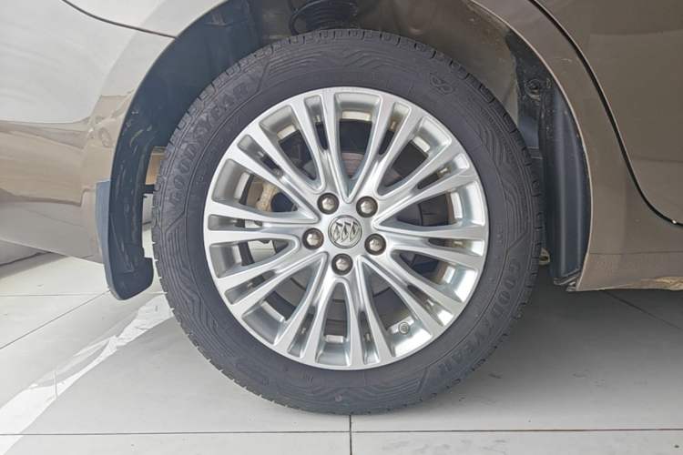 Used Buick GT 2017 15N Automatic Elite Version Right Rear Wheel Hub