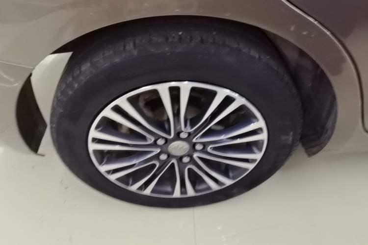 Used Buick GT 2017 15N Automatic Deluxe Edition Right Rear Wheel Hub
