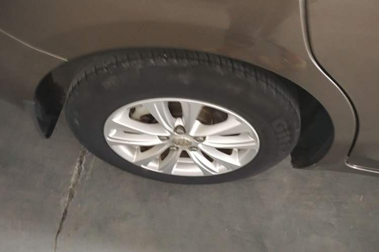 Used Buick GT 2017 15N Automatic Entry-Level Trim Right Rear Wheel Hub