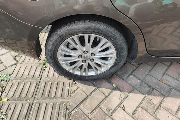 Used Buick GT 2017 15N Automatic Elite Version Right Rear Wheel Hub