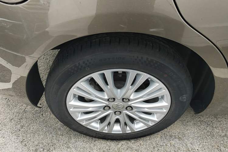 Used Buick GT 2017 15N Automatic Elite Version Right Rear Wheel Hub
