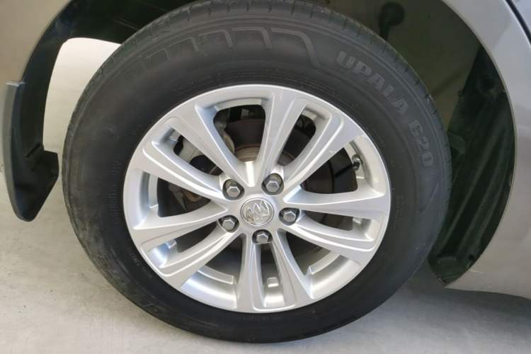 Used Buick GT 2017 15N Manual Entry-Level Trim Right Rear Wheel Hub