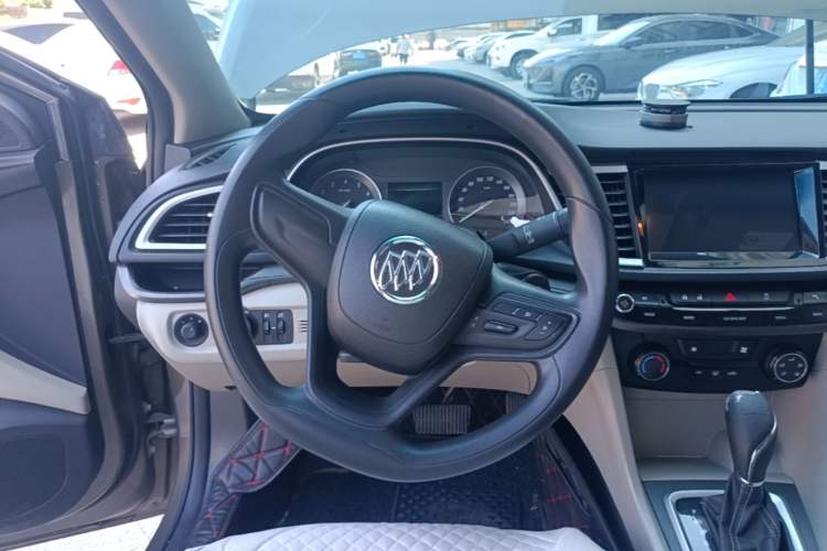 Used Buick GT 2017 15N Automatic Elite Version Steering Wheel