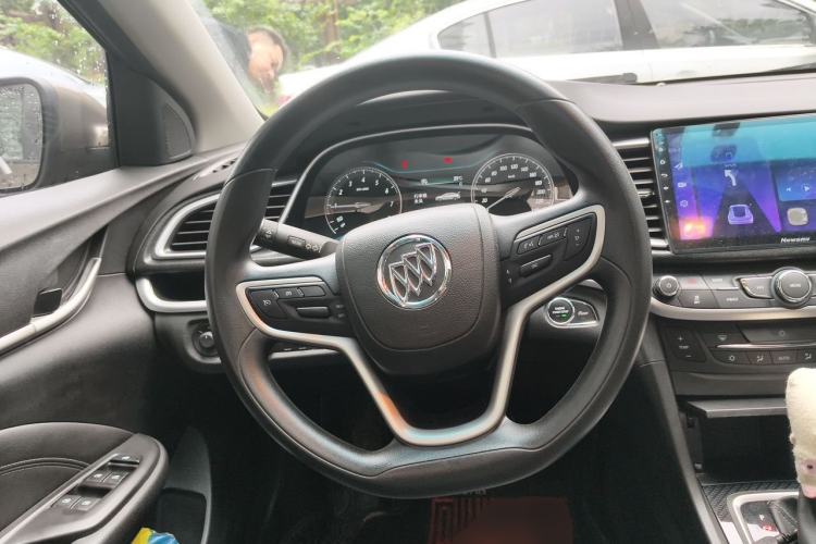 Used Buick GT 2017 18T Dual-Clutch Luxury Model Steering Wheel