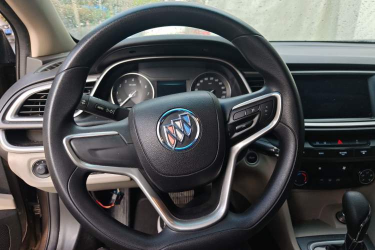Used Buick GT 2017 15N Automatic Elite Version Steering Wheel