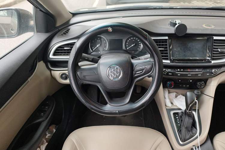 Used Buick GT 2017 15N Automatic Elite Version Steering Wheel