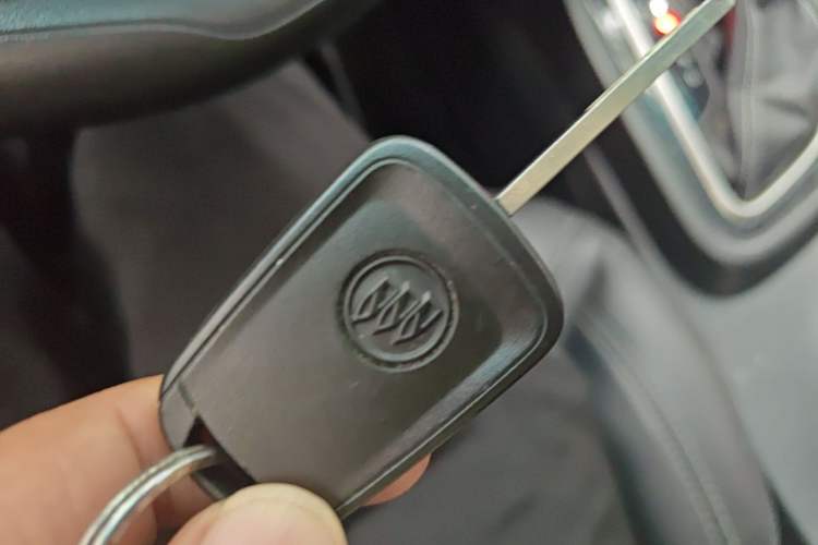 Used Buick GT 2017 15N Automatic Deluxe Edition Vehicle Key
