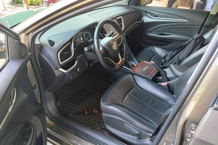 Used Buick GT 2017 15N Automatic Deluxe Edition Driver Seat