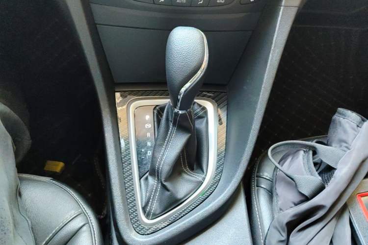 Used Buick GT 2017 15N Automatic Deluxe Edition Gear Lever