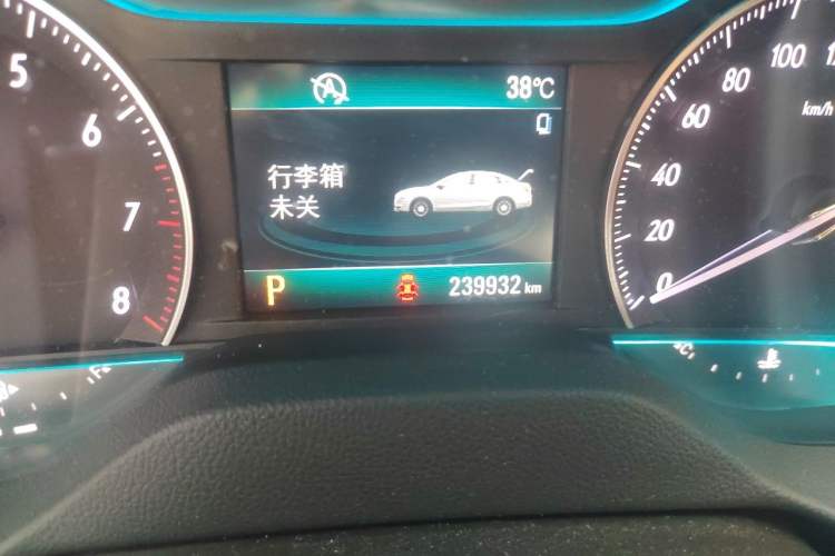 Used Buick GT 2017 15N Automatic Deluxe Edition Odometer Close Up
