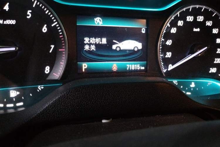 Used Buick GT 2017 15N Automatic Elite Version Odometer Close Up