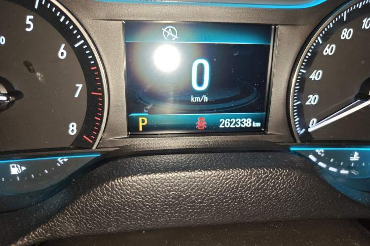 Used Buick GT 2017 15N Automatic Elite Version Odometer Close Up