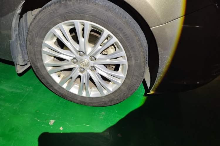Used Buick GT 2017 15N Automatic Elite Version Right Front Wheel Hub