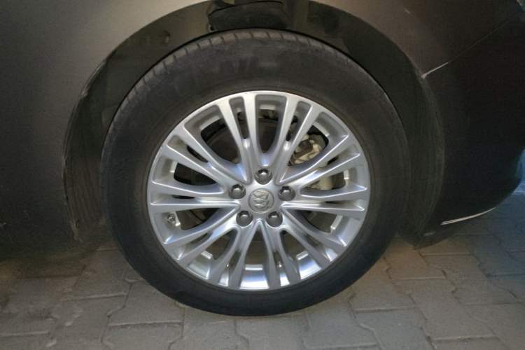 Used Buick GT 2017 15N Automatic Elite Version Right Front Wheel Hub