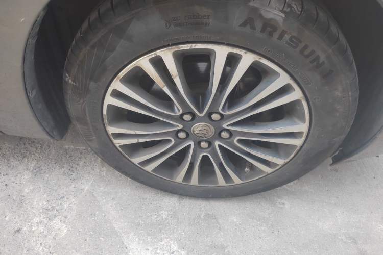 Used Buick GT 2017 15N Automatic Deluxe Edition Right Front Wheel Hub