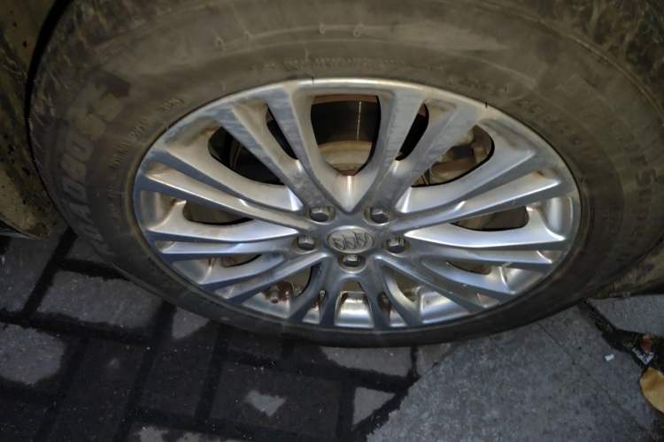 Used Buick GT 2017 15N Manual Elite Version Right Front Wheel Hub