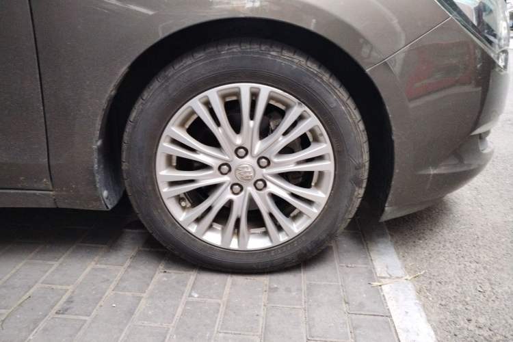 Used Buick GT 2017 15N Automatic Elite Version Right Front Wheel Hub