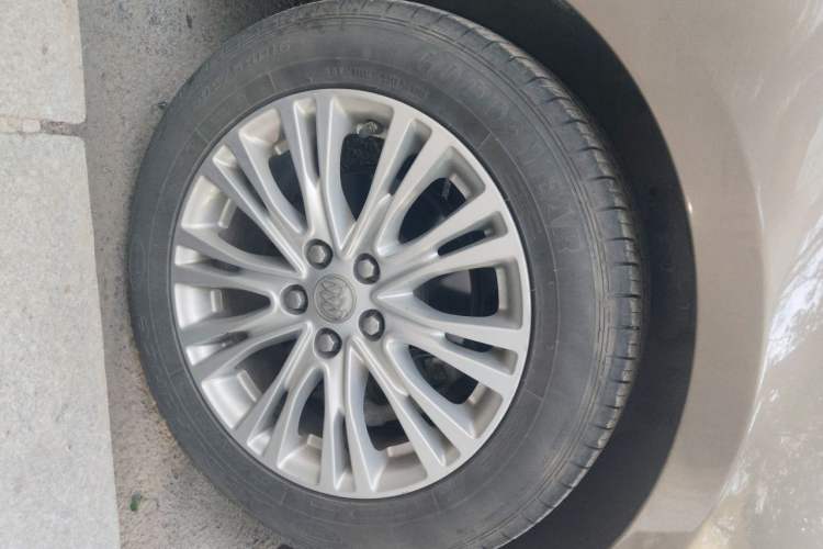 Used Buick GT 2017 15N Automatic Elite Version Right Front Wheel Hub