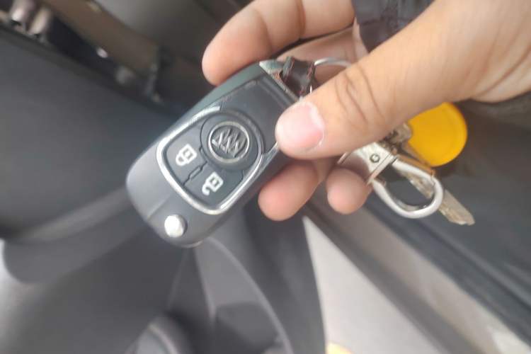 Used Buick GT 2017 15N Automatic Deluxe Edition Vehicle Key
