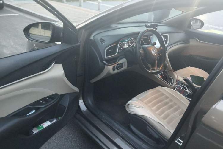 Used Buick GT 2017 15N Automatic Elite Version Driver Seat