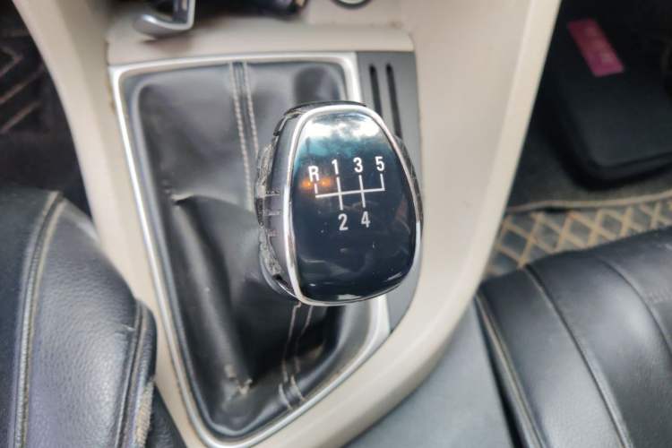Used Buick GT 2017 15N Manual Entry-Level Trim Gear Lever