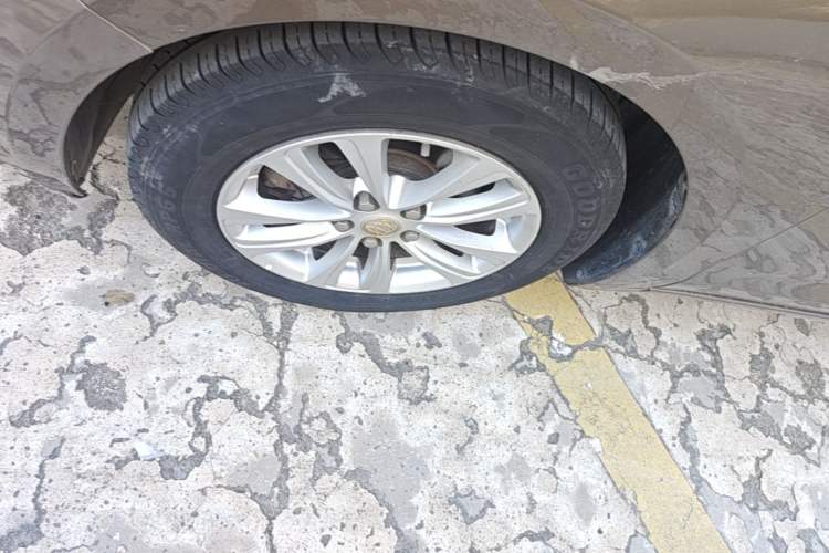 Used Buick GT 2017 15N Automatic Entry-Level Trim Left Front Wheel Hub