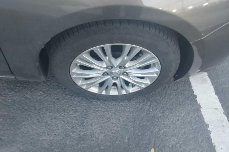 Used Buick GT 2017 15N Automatic Elite Version Right Front Wheel Hub