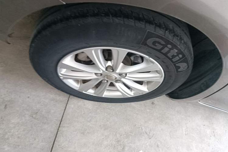 Used Buick GT 2017 15N Automatic Entry-Level Trim Right Rear Wheel Hub