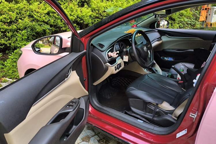 Used Buick GT 2017 15N Automatic Elite Version Driver Seat