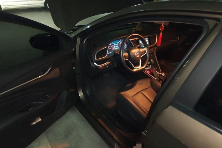 Used Buick GT 2017 15N Automatic Deluxe Edition Driver Seat