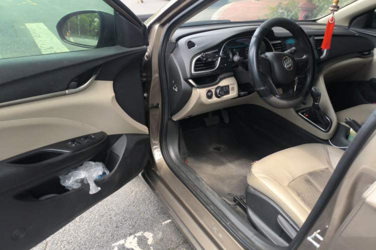 Used Buick GT 2017 15N Automatic Elite Version Driver Seat