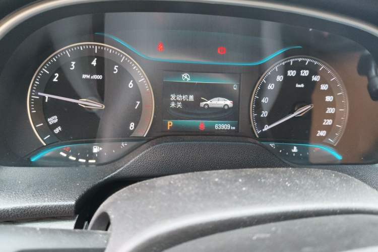 Used Buick GT 2017 15N Automatic Elite Version Odometer Close Up