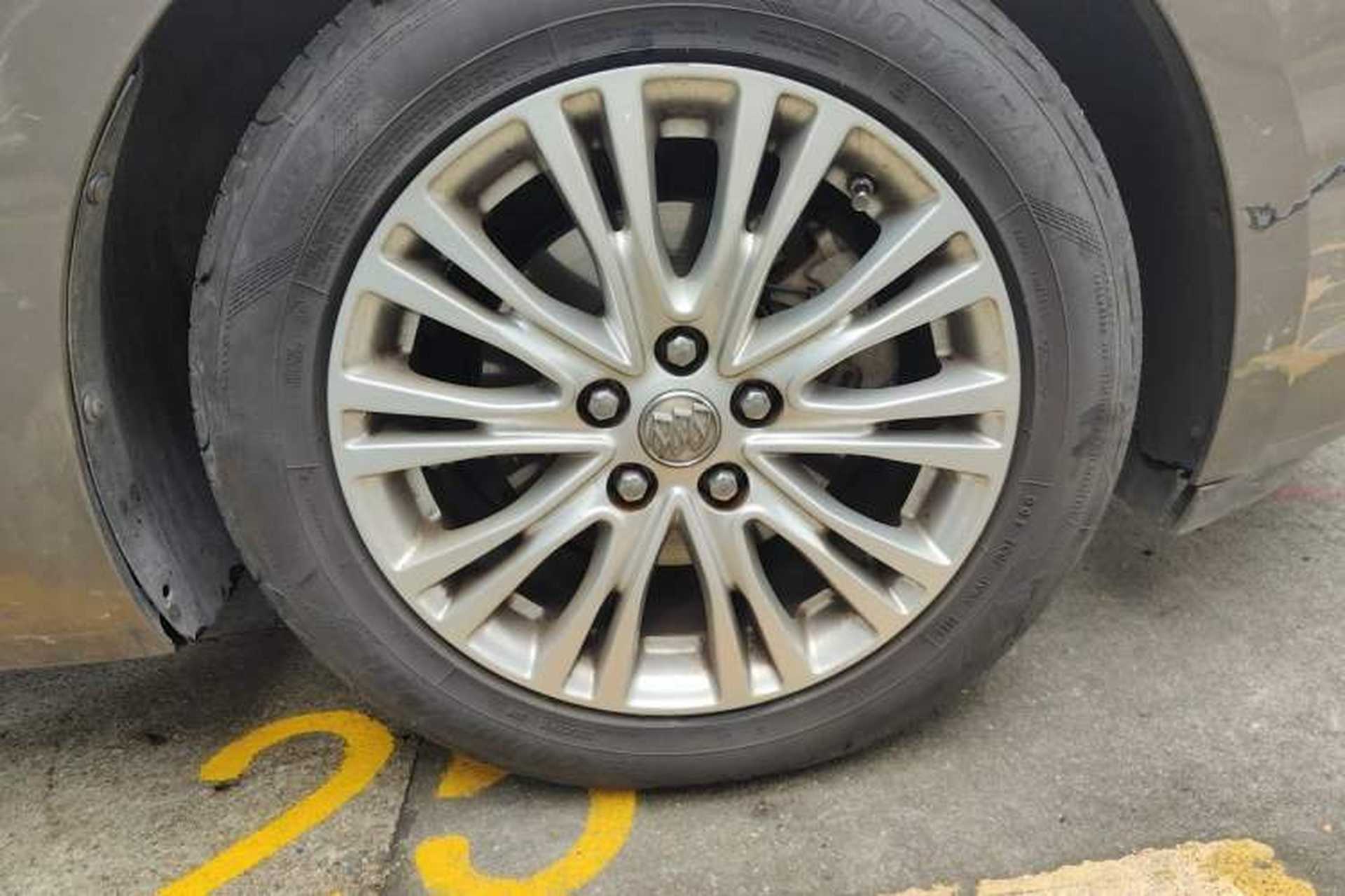 Used Buick GT 2017 15N Manual Elite Version Right Front Wheel Hub