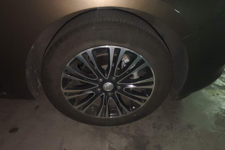 Used Buick GT 2017 15N Automatic Deluxe Edition Right Front Wheel Hub