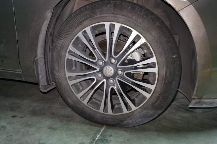 Used Buick GT 2017 18T Dual-Clutch Elite Model Right Front Wheel Hub