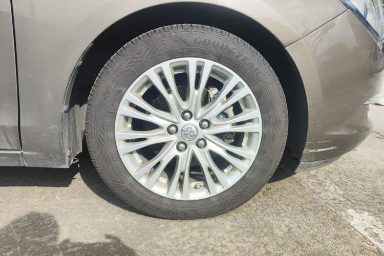 Used Buick GT 2017 15N Automatic Elite Version Right Front Wheel Hub