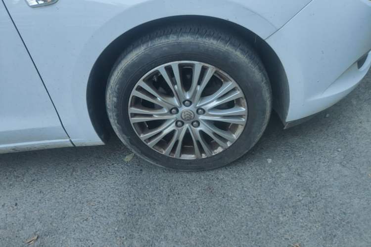 Used Buick GT 2017 15N Manual Elite Version Right Front Wheel Hub