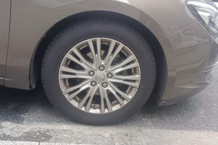 Used Buick GT 2017 15N Manual Elite Version Right Front Wheel Hub