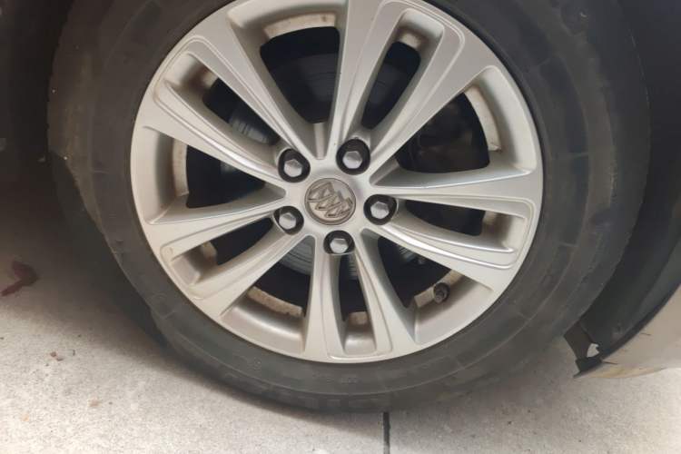 Used Buick GT 2017 15N Manual Entry-Level Trim Right Front Wheel Hub