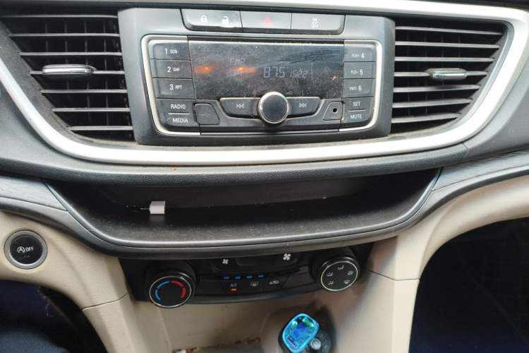 Used Buick GT 2017 15N Manual Elite Version Audio And AC Panel