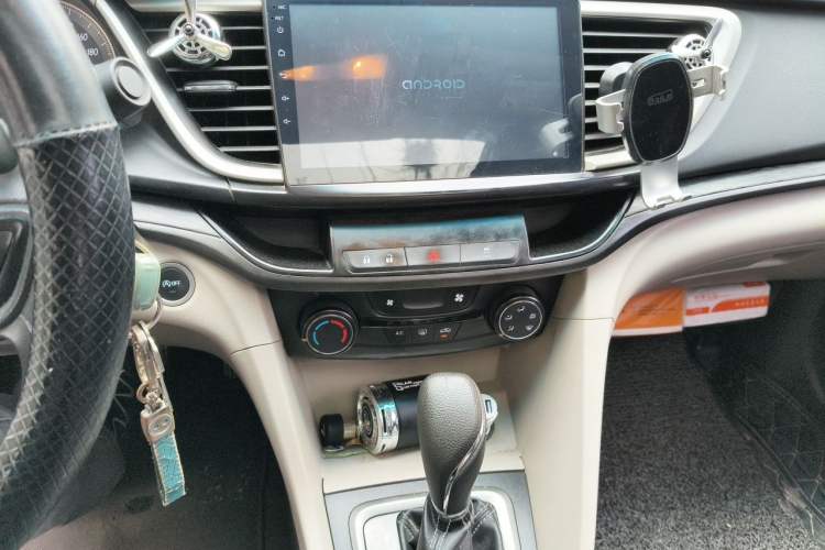 Used Buick GT 2017 15N Automatic Elite Version Audio And AC Panel