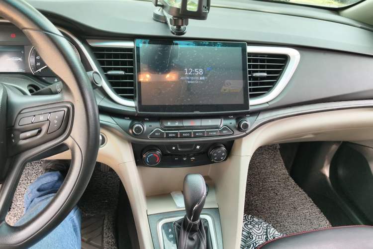 Used Buick GT 2017 15N Automatic Elite Version Audio And AC Panel