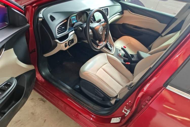 Used Buick GT 2017 15N Automatic Elite Version Driver Seat