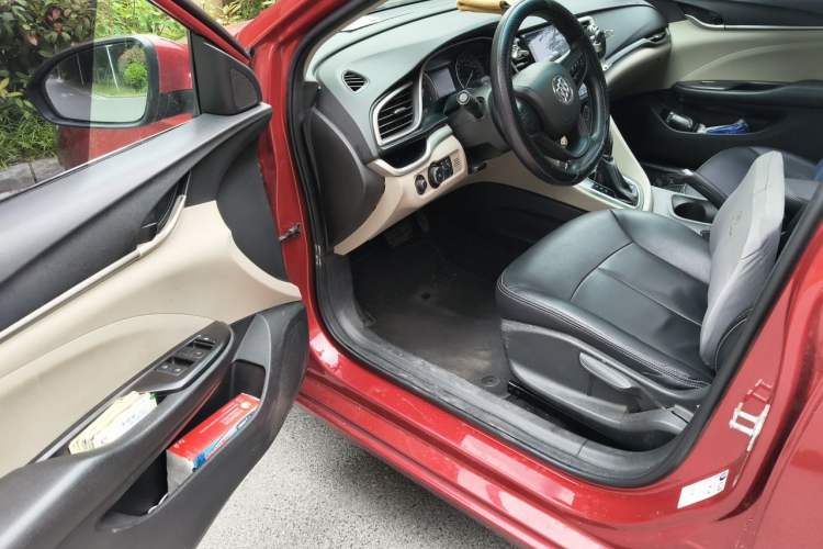 Used Buick GT 2017 15N Automatic Elite Version Driver Seat
