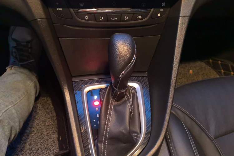 Used Buick GT 2017 15N Automatic Deluxe Edition Gear Lever
